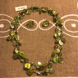Beaded green necklace w/ matching earrings